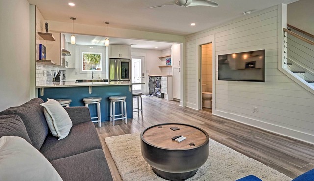 Contemporary Mount Pleasant Townhome Near Beach