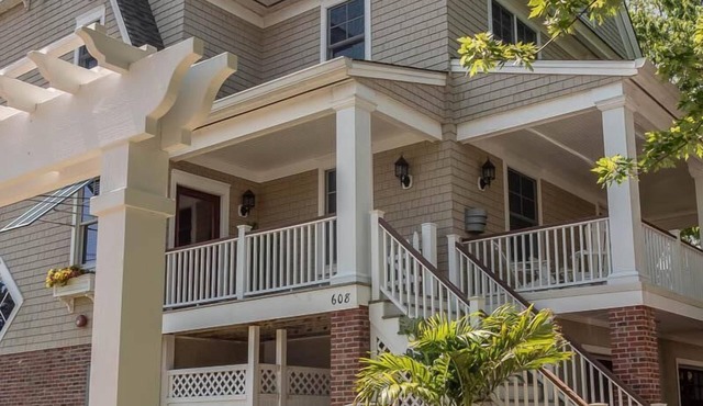 CORNER BEACH HOUSE