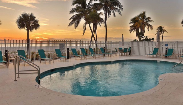 Cornerstone 402- Beachfront - 1 bed/1 bath condo on Fort Myers Beach