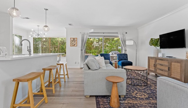 Cotton Cottage – Pet-Friendly Retreat with Private Pool & Fenced Yard | Sleeps 8