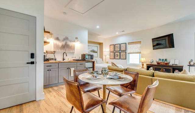 Couple’s Getaway Near Dtwn ATL & Mercedes-Benz!