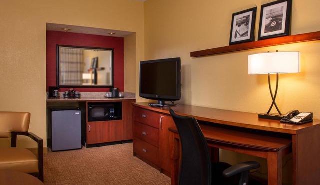 Courtyard by Marriott Richmond West