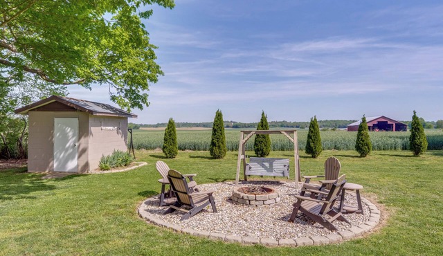Covered Patio, Fire Pit & Grills: Olmstead Getaway