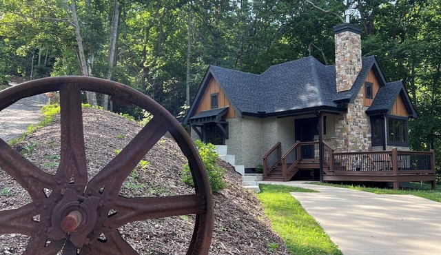 Cozy 1-bedroom cabin w/high quality finishes & amenities