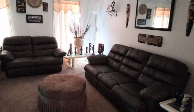 Cozy 1-bedroom house in perfect Jonesboro with AC, pool, yard, quiet & security
