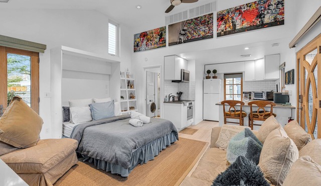 Cozy 1-bedroom studio 4 blocks from the beach and 7 blocks from Cookman
