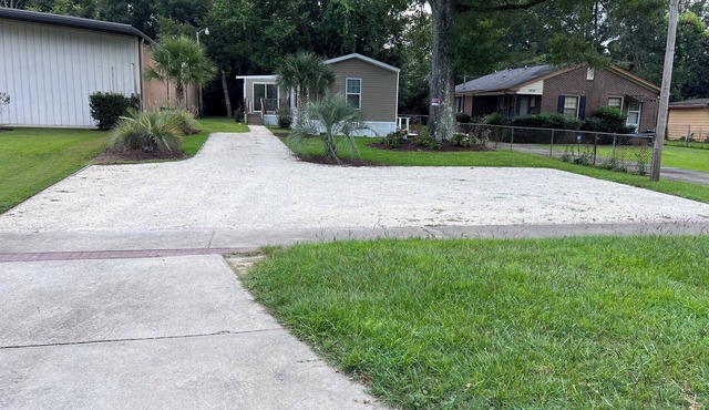 Cozy 3 Bedroom 2 Full bathroom Home located minutes from Historic Downtown.