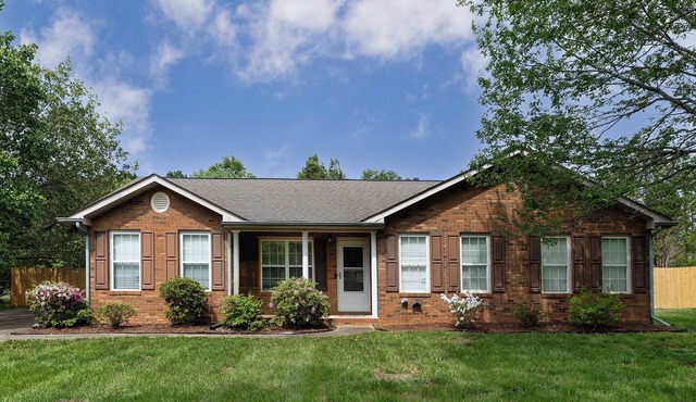 Cozy 3-Bedroom Home with Huge Backyard in Monroe