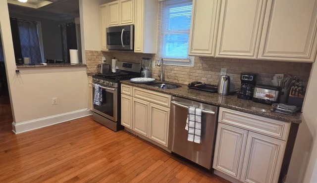 Cozy 3BR Apartment 10 Min to Newark Airport Free Parking