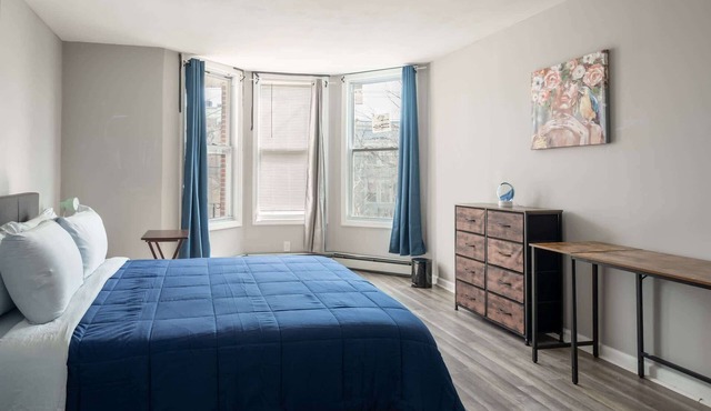 Cozy 3BR Apartment - Smart TV - Pet-Friendly