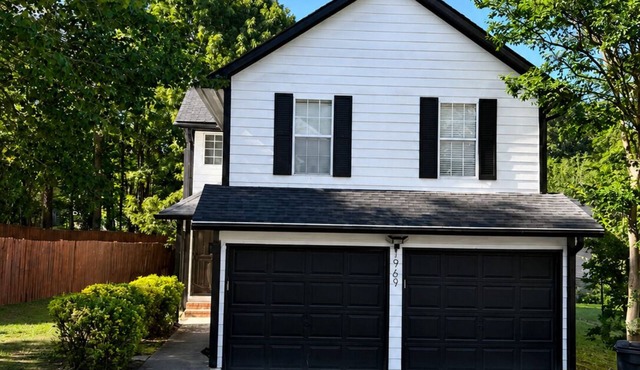 Cozy 3BR Home Minutes from Airport & Downtown