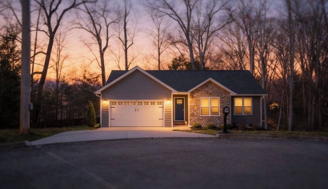 Cozy 3BR Jacksboro Retreat w/Private Back Deck!