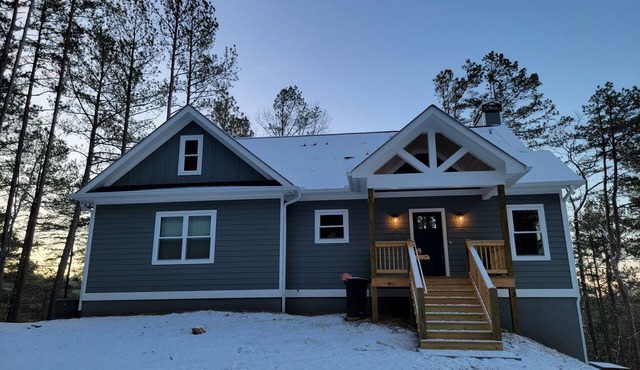 Cozy 4-bedroom cottage in tranquil Ellijay
