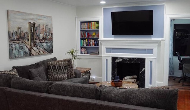 Cozy and Spacious 4 bedroom minutes from Downtown