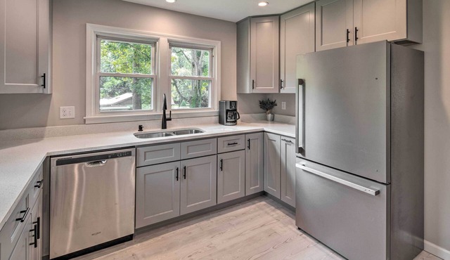 Cozy Arden Cottage, 2 Mi to Lake Julian Park!