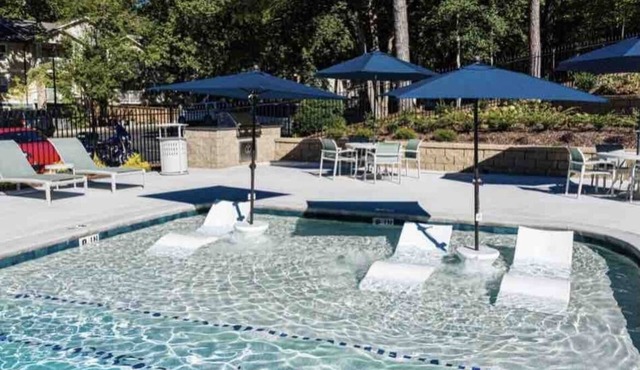 Cozy & clean 2 bdr. retreat near Braves Stadium!