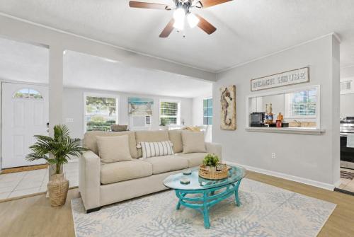Cozy Coastal Cottage