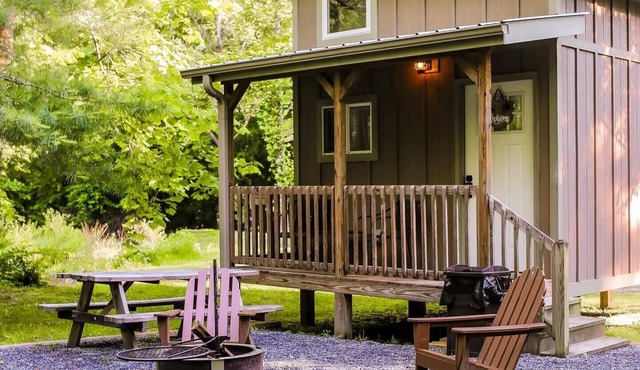Cozy Cottage in the heart of the Green River Gamelands! Private outdoor firepit!