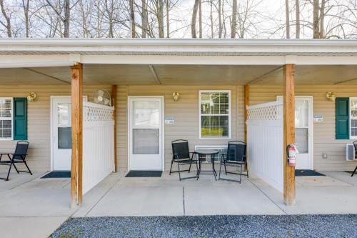 Cozy Couple’s Getaway Near Cataloochee Ski Area!
