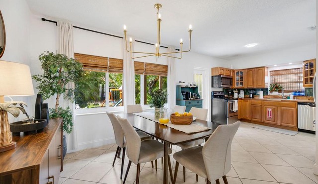 Cozy Dania Beach House with Fenced Backyard