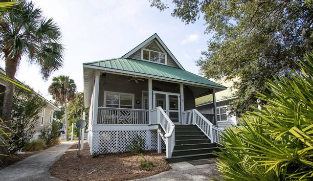 Cozy Family Home w/ Golf Course Views & Wifi - Steps to Cabana Club & Marina