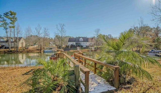 Cozy Lake Murray lake front house with dock