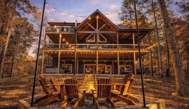 Cozy lux retreat with VIEWS and hot tub