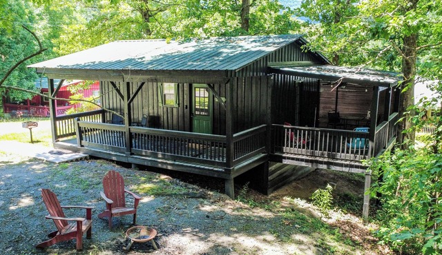 Cozy, Modern Black Cabin Retreat - Mins. to Cloudland Canyon & Lookout Mountain