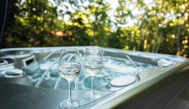 Cozy Mountain Escape-Poconos-Four Season Amenities-Game Room-Fire Pit-Hot Tub