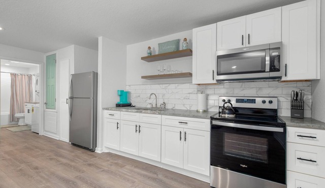 Cozy Oasis minutes from Navarre Beach + RV parking!