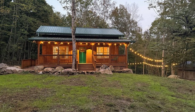 Cozy & Peaceful Custom-Built Cabin, Near Fall Creek Falls - 3 BR/2BA - Sleeps 8