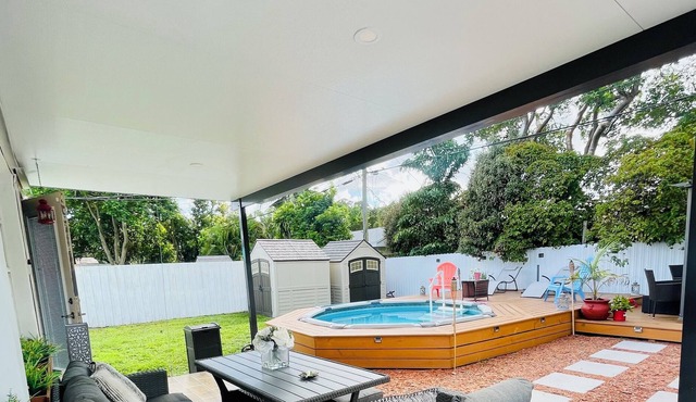 Cozy private studio room with pool access near Wilton Manors and the beach.