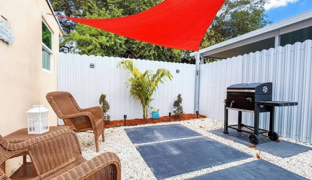 Cozy Private Studio Parking and BBQ