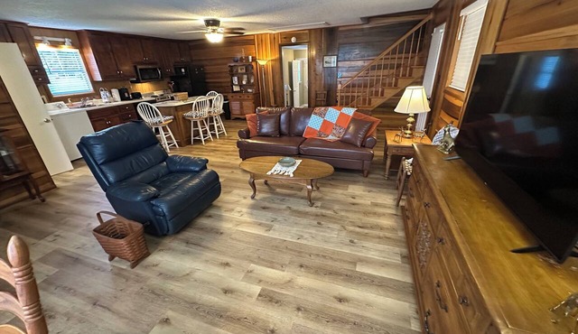 Cozy Short Creek Cottage in welcoming Boaz with 2 BR AC for relaxing stays