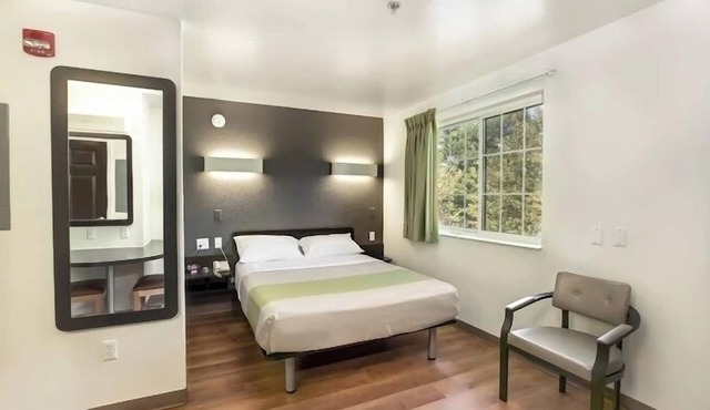Cozy Stay Off Route 18 w/Parking