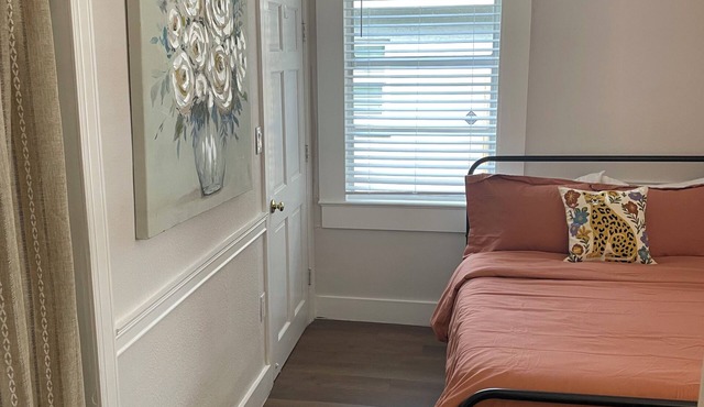 Cozy studio apartment in historic Seminole heights