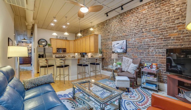 CozyUrbanLoft-Coffee to Concerts,Walk Everywhere!