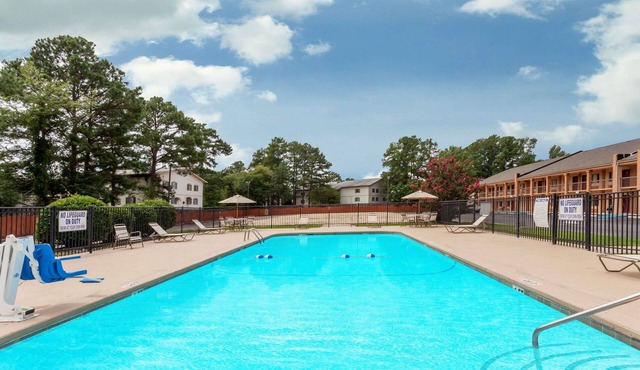 Days Inn by Wyndham Columbia