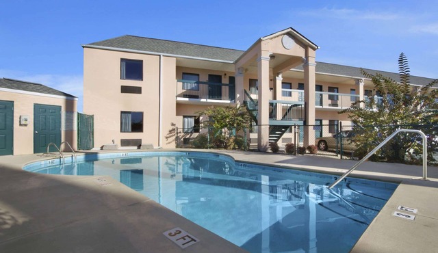 Days Inn By Wyndham Lexington/Columbia