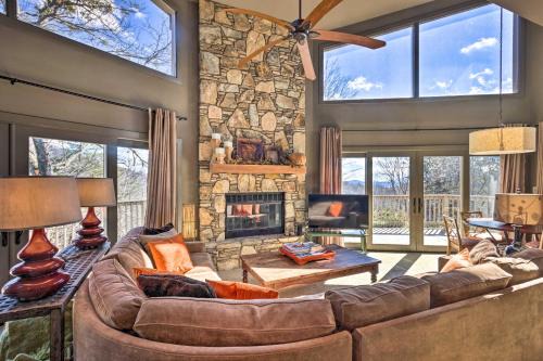 Deck & Mtn Views: Resort Home in Rumbling Bald!