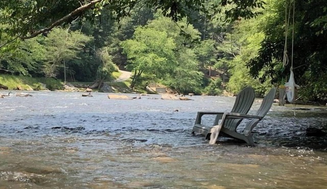 Deer Dreaming Cabin on the Coosawattee River
