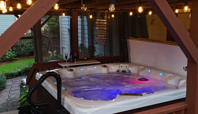 Delightful 1-bedroom Basement apartment with outdoor Jacuzzi