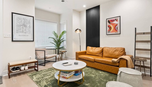 Designer 3BR DC Home | King Bed, Family‑Friendly