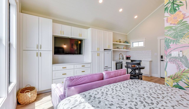 Designer Coastal Studio: Walk to Beach, Near 30A