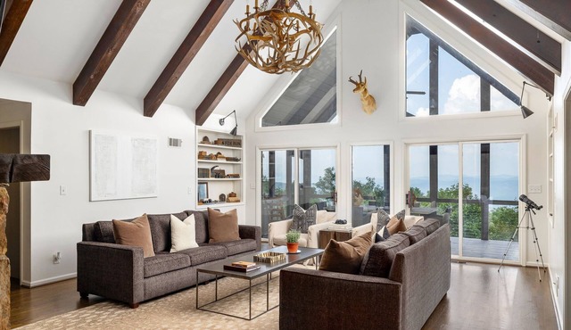 Designer Luxury Mountain Top Cabin