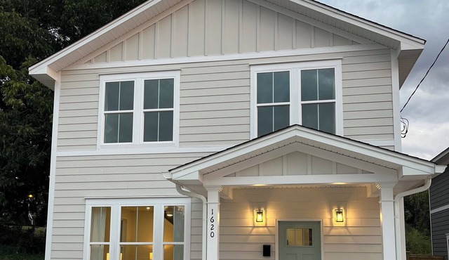 DESTINATION USC! 5BR/3.5BA new construction - walk to campus, 5Points and more!