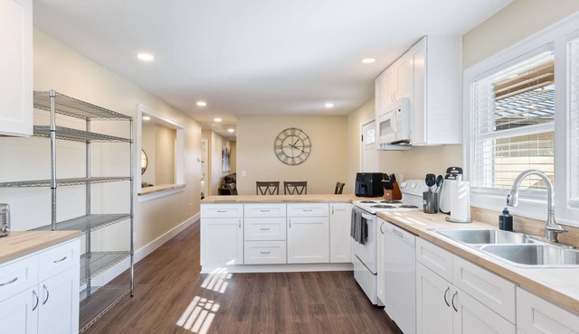 Diana’s Place – 6 BDR Ranch for Long or Short Stays! Heart of the City