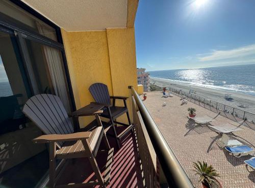 Direct oceanfront, separate bedroom condo, 9th floor, unbelievable views!