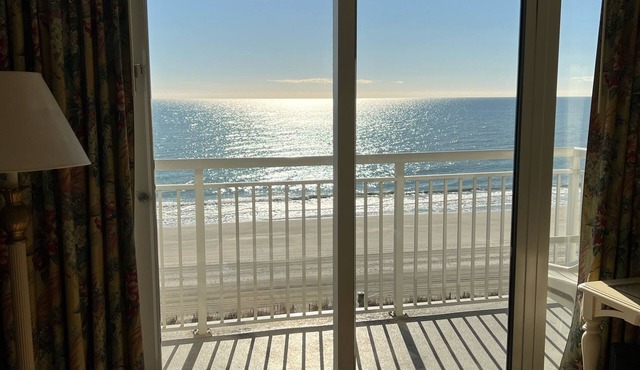 Direct Oceanfront Condo with Breathtaking Views!