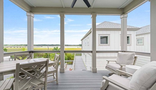 Dock and Dwell at the Winyah Bay Club, Pool, Outdoor Lounge/Grill and Boat Slip included!